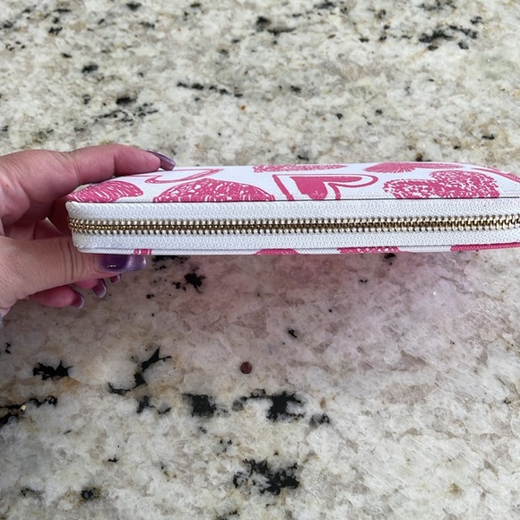 NWOT pink hearts wallet 7.5” x 4” - Picture 5 of 6